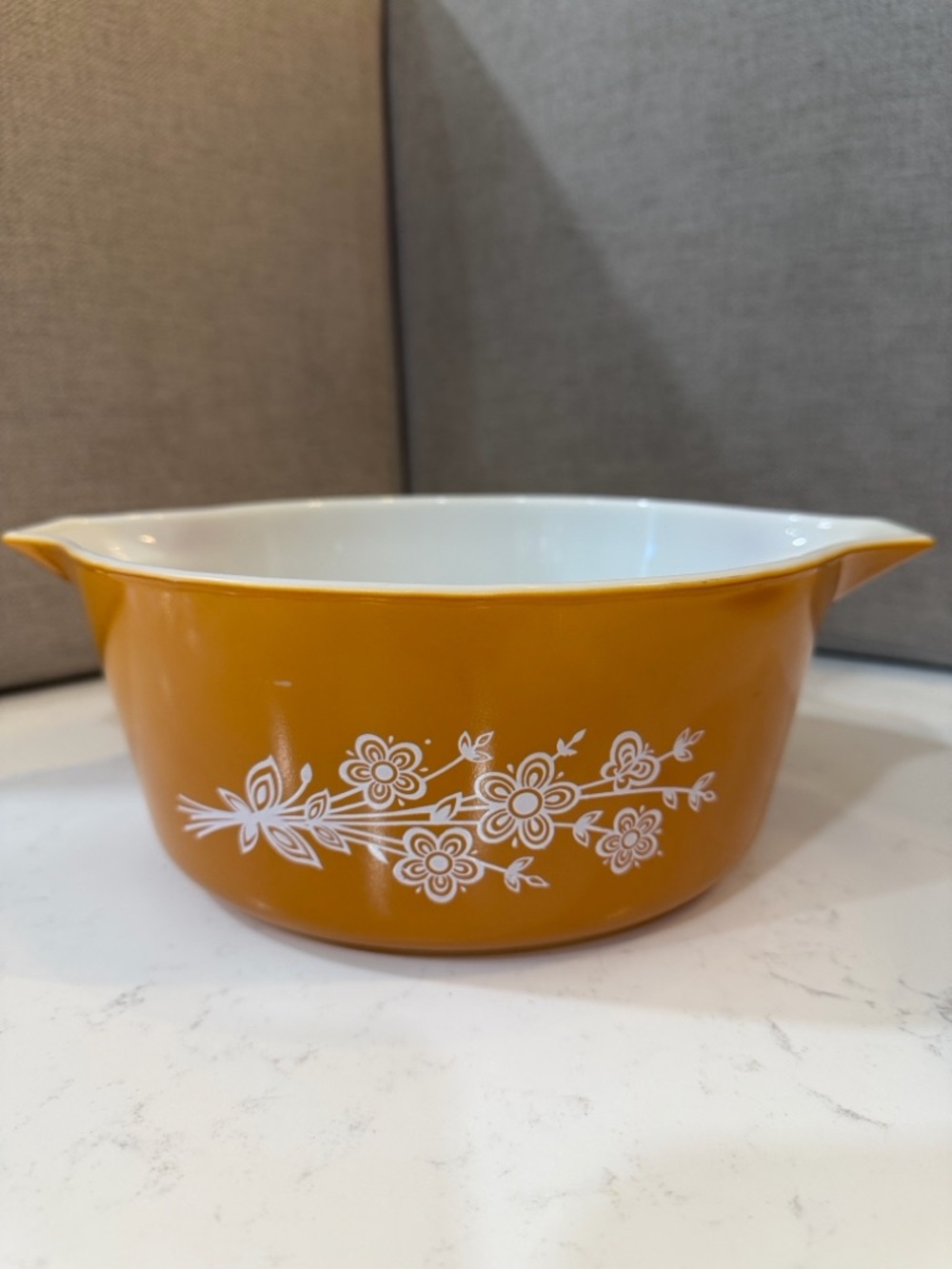Pyrex Butterfly Gold 475-B Casserole Bowl 2.5 L